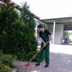 Leon Mayer bei der Arbeit in der Grüngruppe