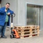 Thimo Jäger mit Hubwagen Thimo Jäger mit dem Hubwagen