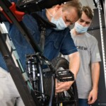 Jörg Eich bei der Fahrradreparatur