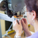 in der Werkstatt Karton heften in der Werkstatt