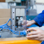 Pneumatische Presse in der Werkstatt